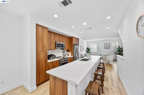 117 Uptown Cir, Oakland, CA 94607