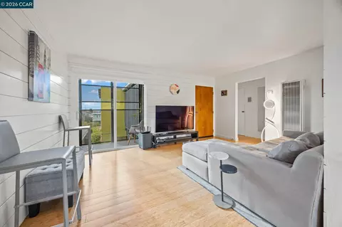 2327 10th St #4, Berkeley, CA 94710