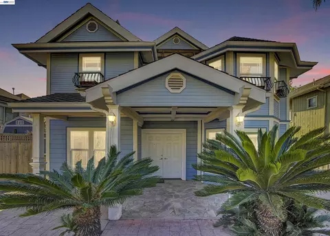 2635 E 10th St, Oakland, CA 94601