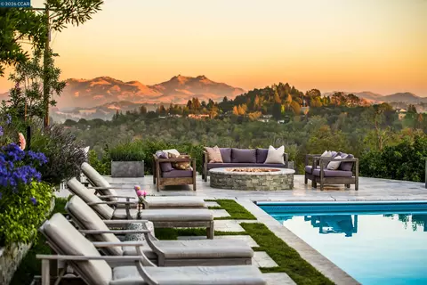 33 Deer Trl, Lafayette, CA 94549