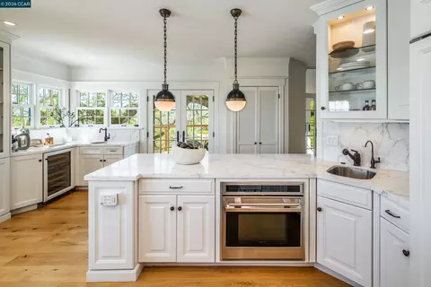 Kitchen - 33 Deer Trl, Lafayette, CA 94549 photo 3 of 4