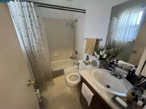 Bath - 199 Mariner Dr, Vallejo, CA 94591 photo 2 of 2