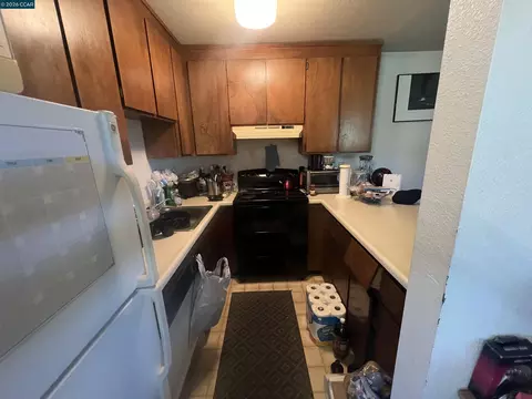 Kitchen - 199 Mariner Dr, Vallejo, CA 94591 photo 3 of 3