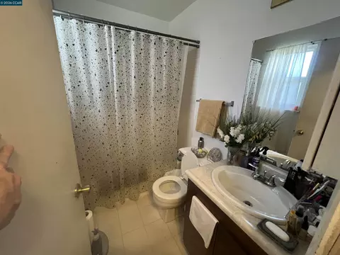 Bath - 199 Mariner Dr, Vallejo, CA 94591 photo 1 of 2
