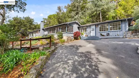 2976 Joaquin Miller Rd, Oakland, CA 94602