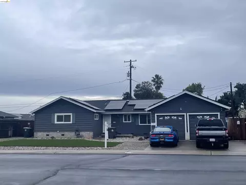 1275 Armstrong Dr, Manteca, CA 95336