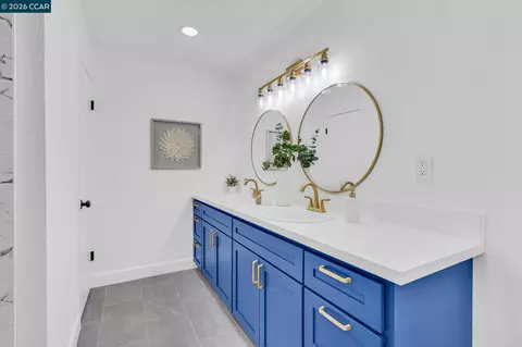 Bath - 1548 Dianda Dr, Concord, CA 94521 photo 1 of 7