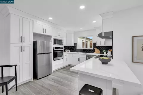 Kitchen - 1548 Dianda Dr, Concord, CA 94521 photo 2 of 5