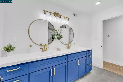 Bath - 1548 Dianda Dr, Concord, CA 94521 photo 3 of 7