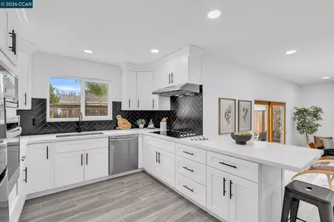 Kitchen - 1548 Dianda Dr, Concord, CA 94521 photo 4 of 5