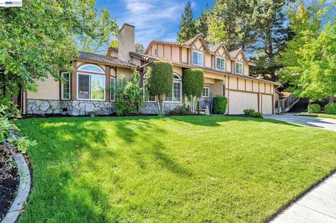 7840 Creekside Dr, Dublin, CA 94568 photo 1