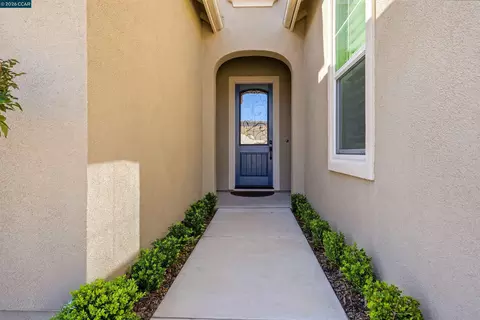 Entry Way - 1501 Empire Dr, Lodi, CA 95242 photo 1 of 5