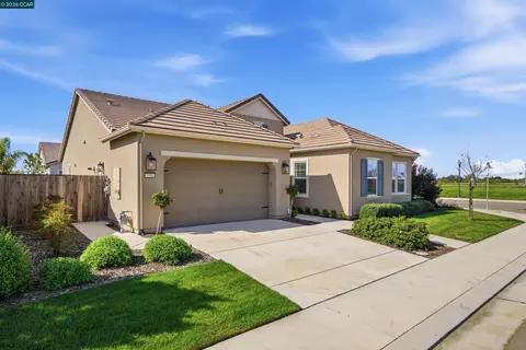 Exterior - 1501 Empire Dr, Lodi, CA 95242 photo 3 of 9