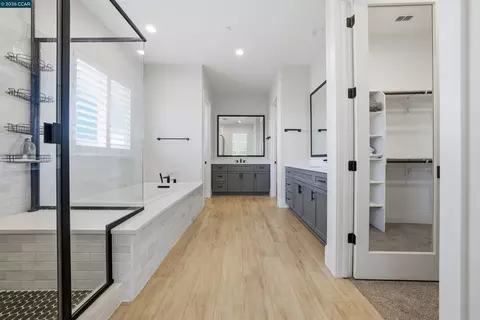 Bath - 1501 Empire Dr, Lodi, CA 95242 photo 1 of 3