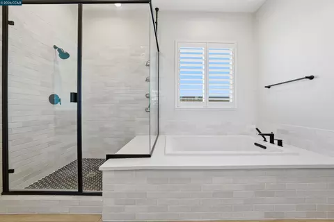 Bath - 1501 Empire Dr, Lodi, CA 95242 photo 3 of 3