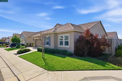 Exterior - 1501 Empire Dr, Lodi, CA 95242 photo 4 of 9