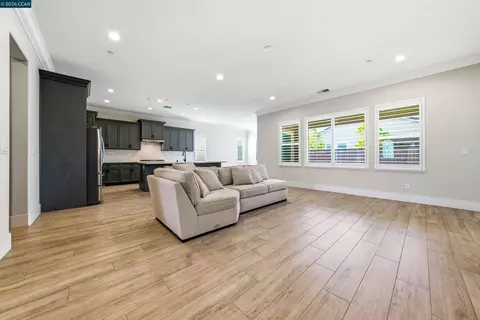 Living - 1501 Empire Dr, Lodi, CA 95242 photo 2 of 3