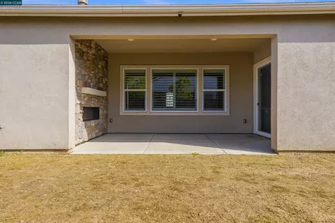 Exterior - 1501 Empire Dr, Lodi, CA 95242 photo 6 of 9