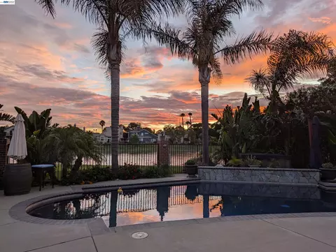 2142 Prestwick Dr, Discovery Bay, CA 94505