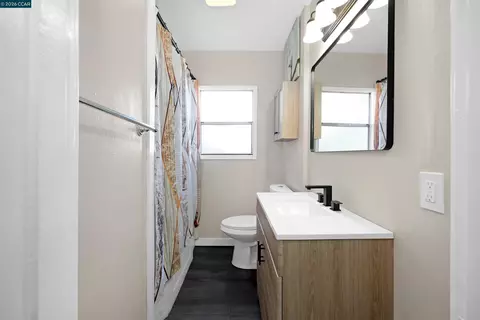 Bath - 601 Russell St, Vallejo, CA 94591 photo 1 of 3