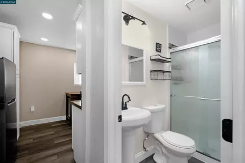 Bath - 601 Russell St, Vallejo, CA 94591 photo 2 of 3