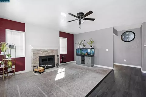 Living - 601 Russell St, Vallejo, CA 94591 photo 1 of 5