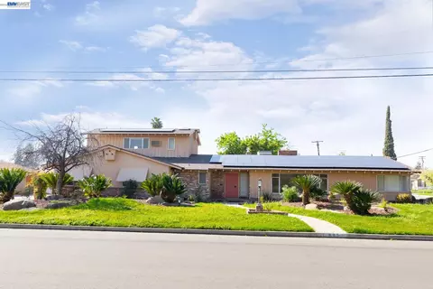 805 Lyon Ave, Sanger, CA 93657 photo 2