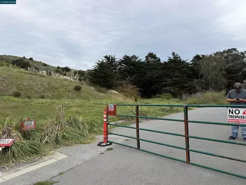 670 Roberts Rd, Pacifica, CA 94044 photo 9