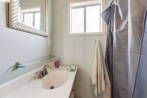 Bath - 4 Beach Ave, Dillon Beach, CA 94929 photo 3 of 3