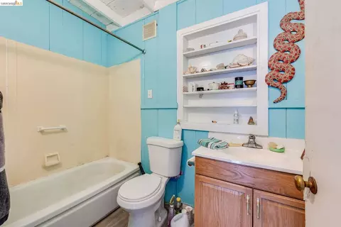 Bath - 4 Beach Ave, Dillon Beach, CA 94929 photo 1 of 3