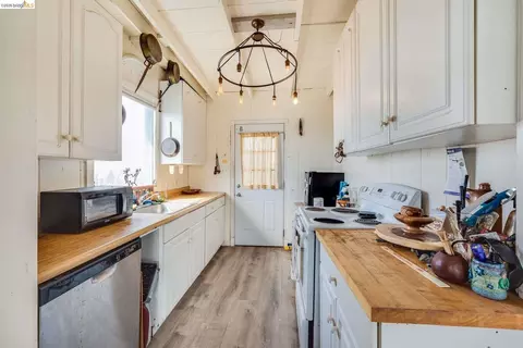 Kitchen - 4 Beach Ave, Dillon Beach, CA 94929 photo 3 of 5