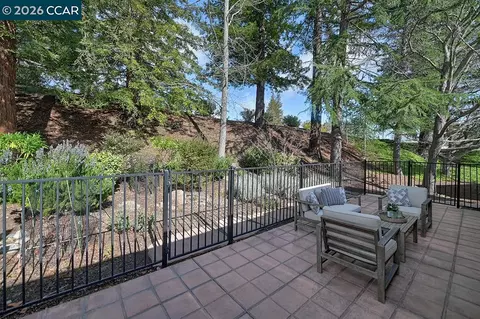2717 Ptarmigan Dr #2, Walnut Creek, CA 94595
