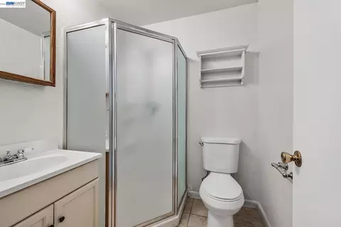 Bath - 1243 Parker Ave, Tracy, CA 95376 photo 1 of 4