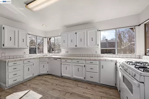 Kitchen - 1243 Parker Ave, Tracy, CA 95376 photo 2 of 2