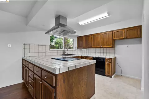 Kitchen - 1509 Lassen Ct, Vallejo, CA 94591 photo 3 of 4