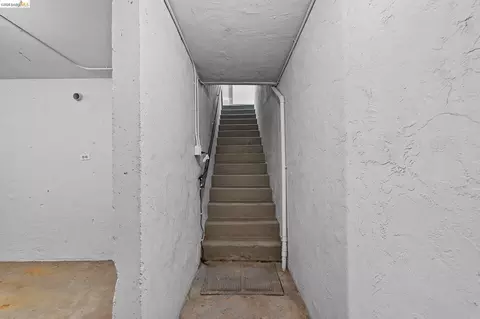Entry Way - 1509 Lassen Ct, Vallejo, CA 94591 photo 4 of 4