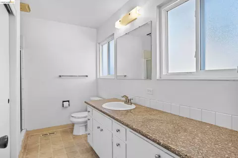 Bath - 1509 Lassen Ct, Vallejo, CA 94591 photo 2 of 2