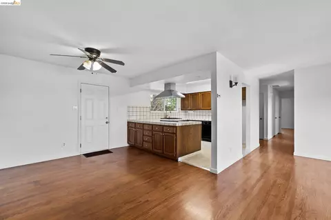 Living - 1509 Lassen Ct, Vallejo, CA 94591 photo 7 of 8