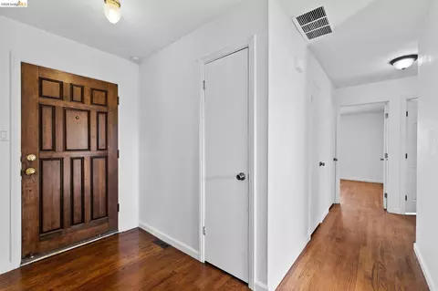 Entry Way - 1509 Lassen Ct, Vallejo, CA 94591 photo 1 of 4