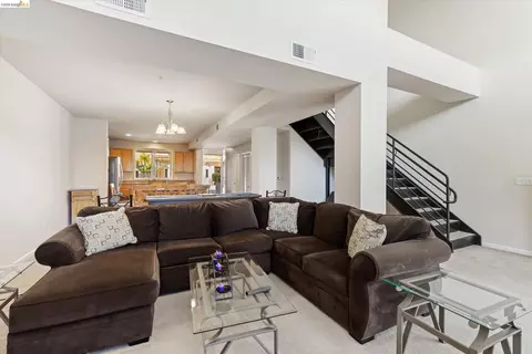 Living - 88 E 6th St #215, Pittsburg, CA 94565 photo 1 of 4