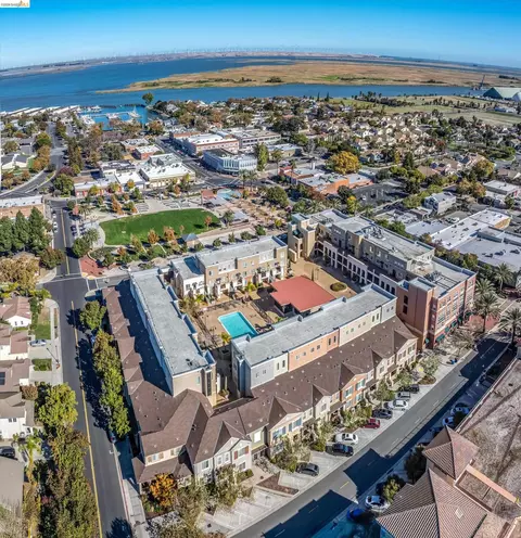 View/Area - 88 E 6th St #215, Pittsburg, CA 94565 photo 4 of 8
