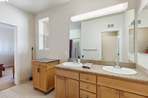 Bath - 88 E 6th St #215, Pittsburg, CA 94565 photo 1 of 2