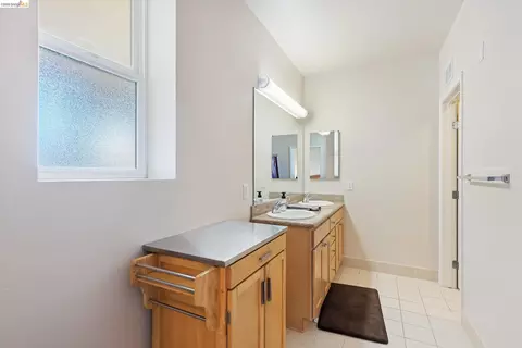 Bath - 88 E 6th St #215, Pittsburg, CA 94565 photo 2 of 2