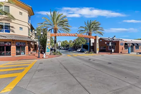 88 E 6th St #215, Pittsburg, CA 94565