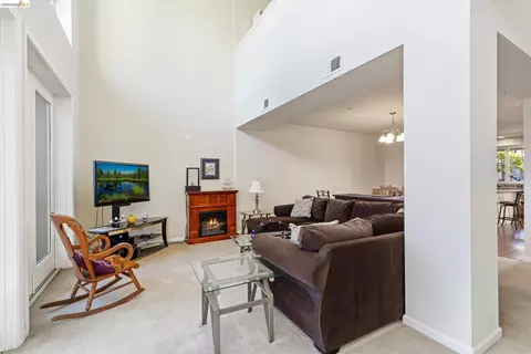 Living - 88 E 6th St #215, Pittsburg, CA 94565 photo 2 of 4