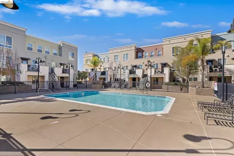 Exterior - 88 E 6th St #215, Pittsburg, CA 94565 photo 3 of 5