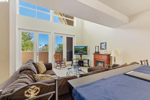 Living - 88 E 6th St #215, Pittsburg, CA 94565 photo 3 of 4