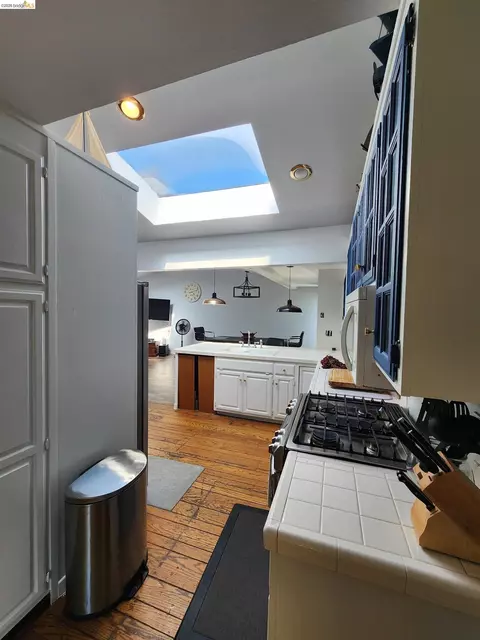 Kitchen - 21 Monte Vista Ave, Vallejo, CA 94590 photo 2 of 2