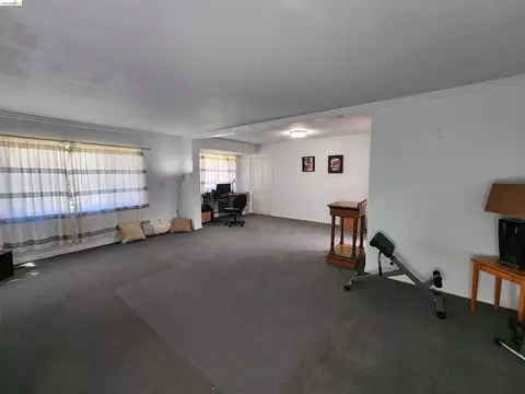 Living - 21 Monte Vista Ave, Vallejo, CA 94590 photo 3 of 4