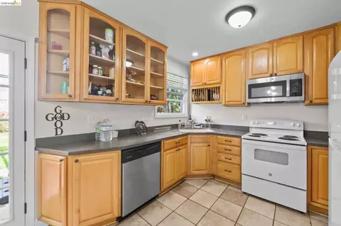 Kitchen - 104 Foster St, Vallejo, CA 94591 photo 1 of 2